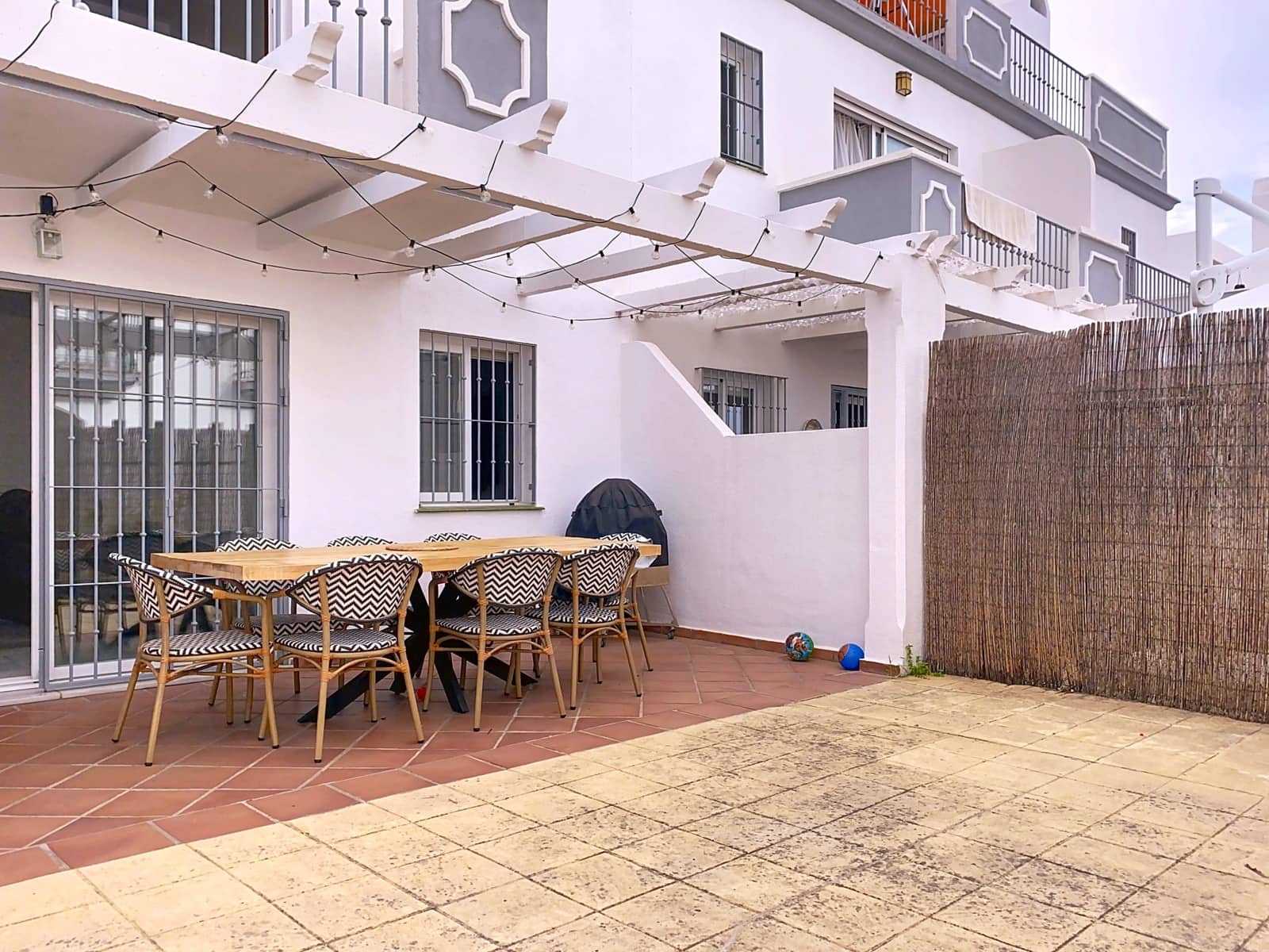 3 bedroom Townhouse for sale in Estepona with pool garage - € 655,000 (Ref: 9257206)