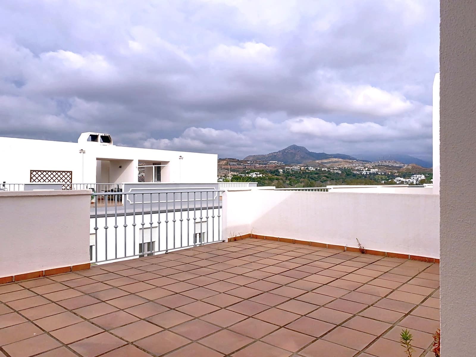 3 bedroom Townhouse for sale in Estepona with pool garage - € 655,000 (Ref: 9257206)