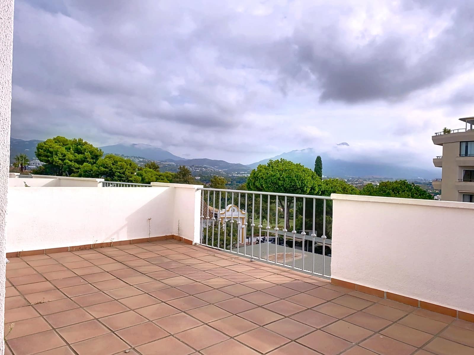 3 bedroom Townhouse for sale in Estepona with pool garage - € 655,000 (Ref: 9257206)