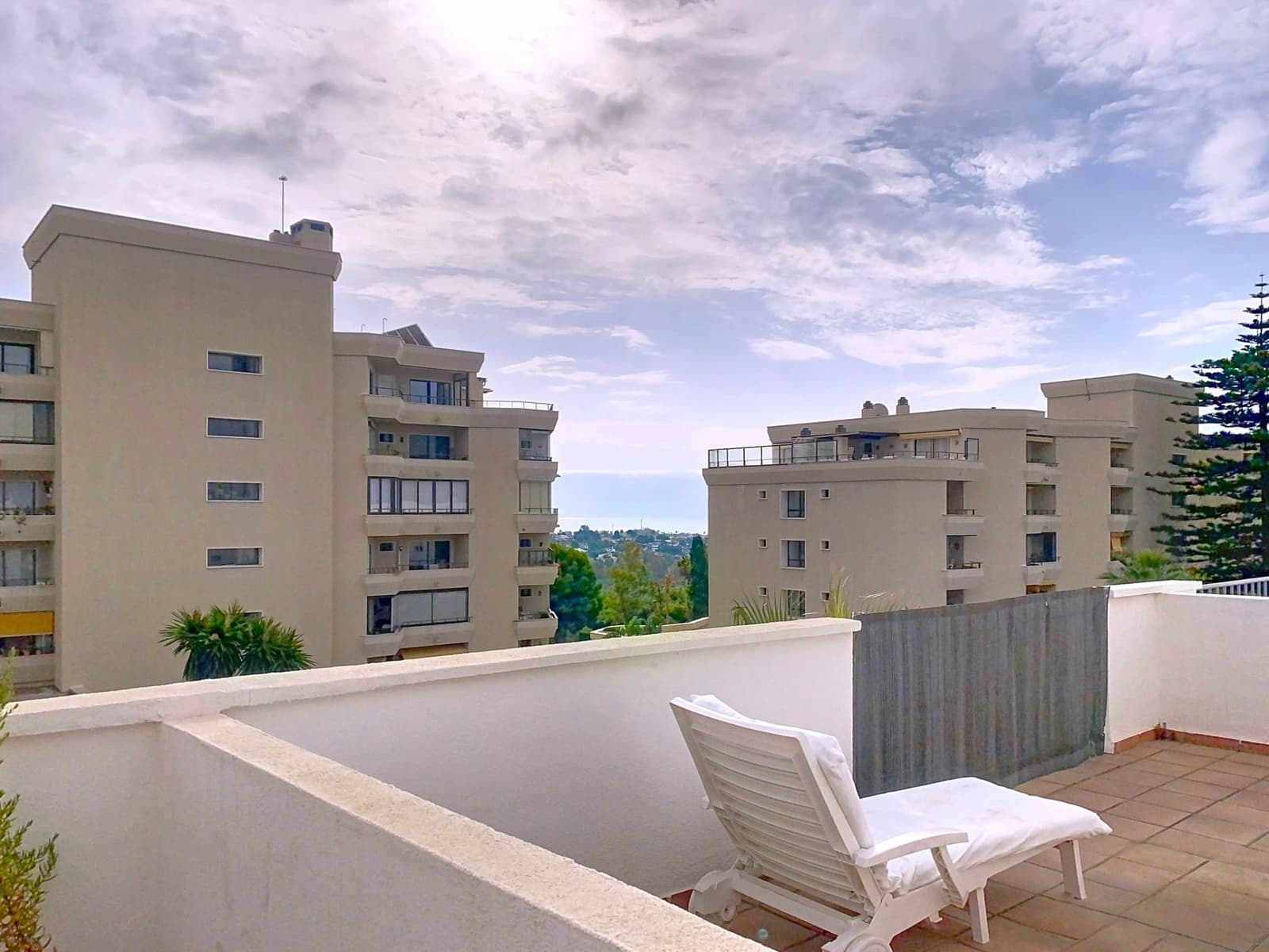3 bedroom Townhouse for sale in Estepona with pool garage - € 655,000 (Ref: 9257206)