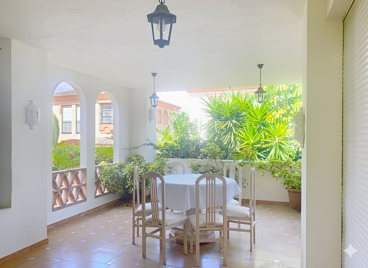 Pareado de 4 habitaciones en Guadalmina en venta con piscina garaje - 850.000 € (Ref: 9262499)