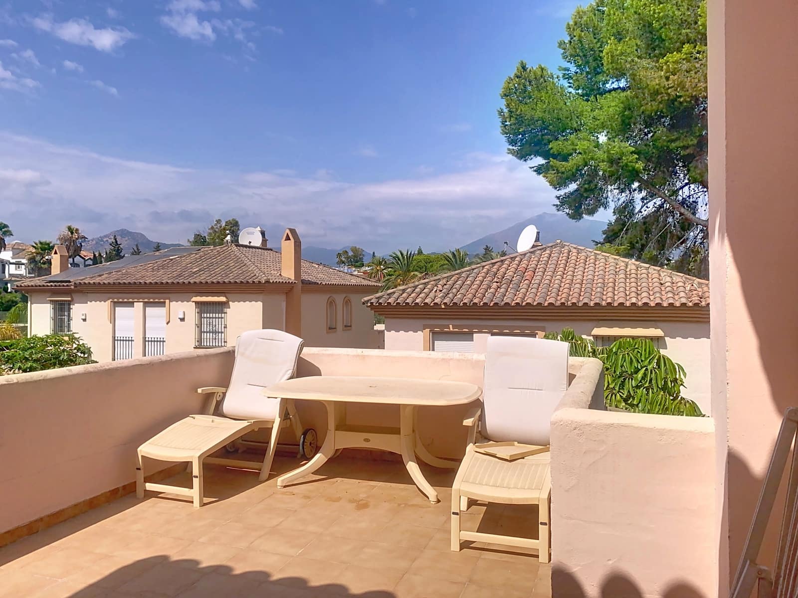 Pareado de 4 habitaciones en Guadalmina en venta con piscina garaje - 850.000 € (Ref: 9262499)