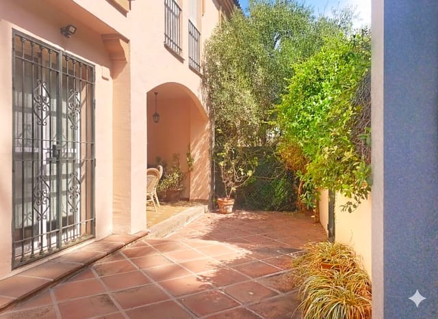 Pareado de 4 habitaciones en Guadalmina Alta, Marbella en venta con piscina garaje - 850.000 € (Ref: 9262499)