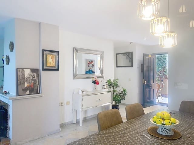 4 soveværelse Semi-Rækkehus til salg i Guadalmina Alta, Marbella med swimmingpool garage - € 850.000 (Ref: 9262499)