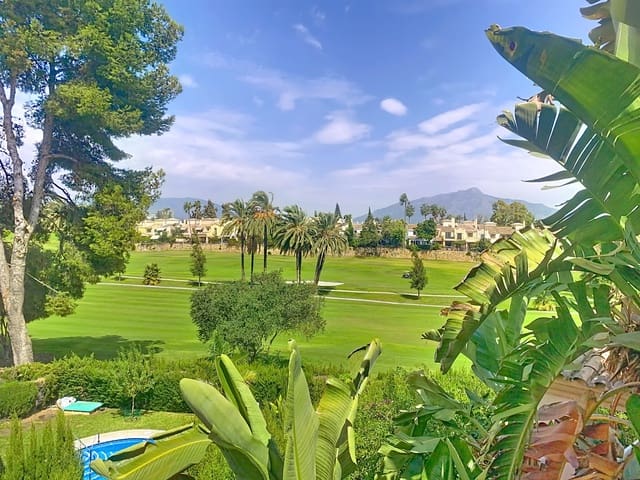 4 soveværelse Semi-Rækkehus til salg i Guadalmina Alta, Marbella med swimmingpool garage - € 850.000 (Ref: 9262499)
