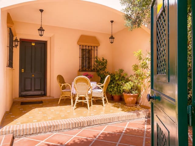 4 sovrum Semi-fristående Villa till salu i Guadalmina Alta, Marbella med pool garage - 750 000 € (Ref: 9262499)