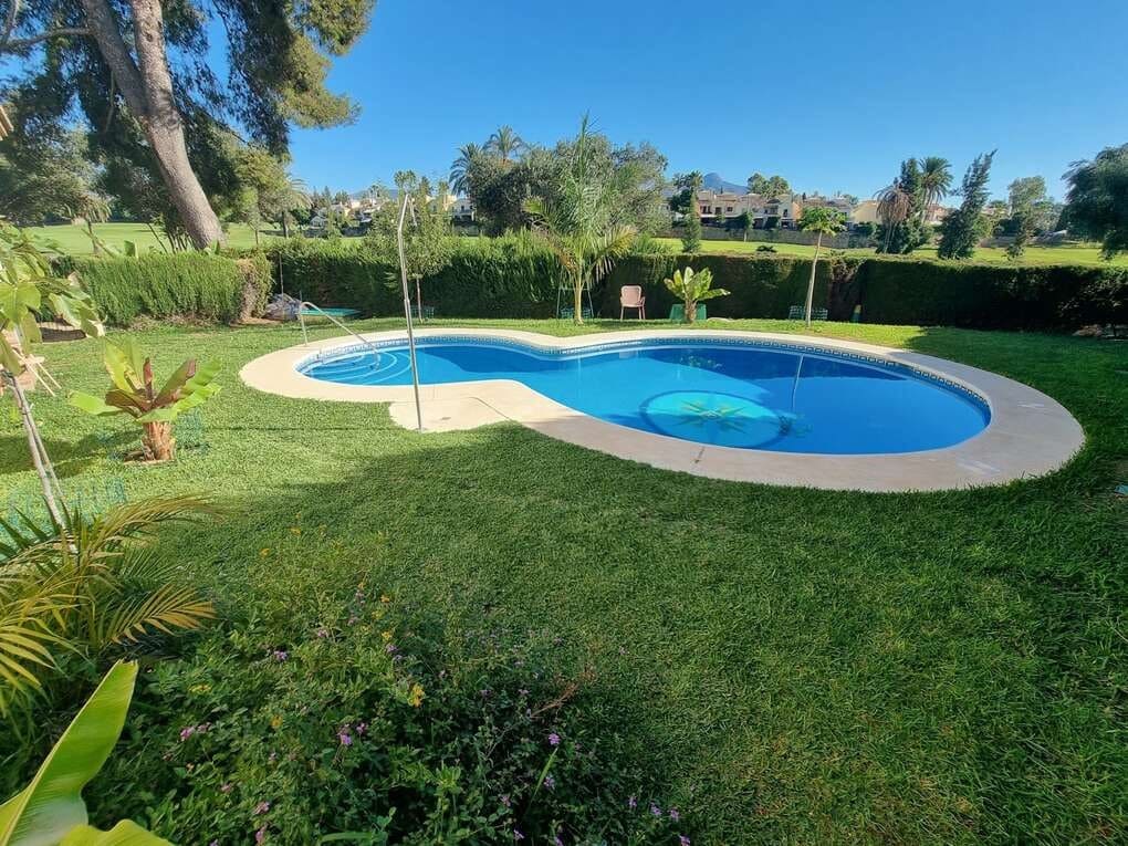 Pareado de 4 habitaciones en Guadalmina en venta con piscina garaje - 750.000 € (Ref: 9262499)