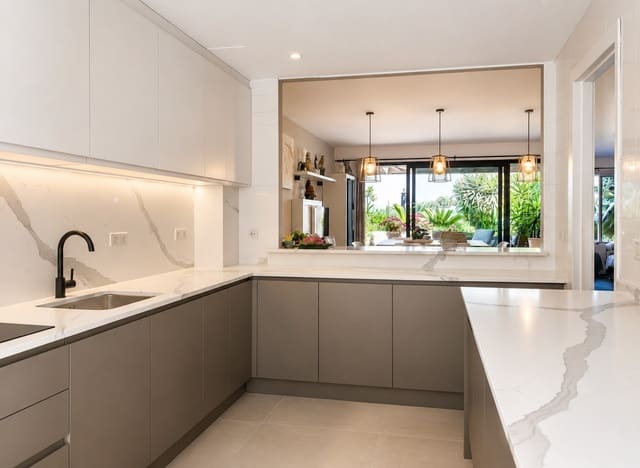 4 slaapkamer Halfvrijstaande villa te koop in Guadalmina Alta, Marbella met zwembad garage - € 750.000 (Ref: 9262499)
