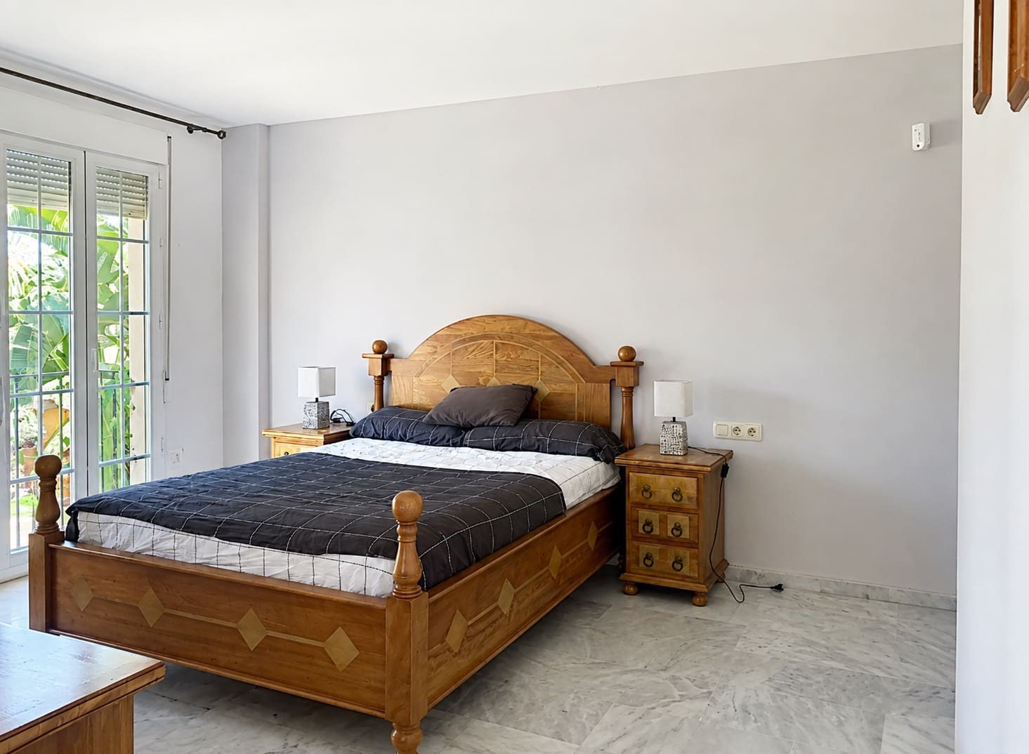 Pareado de 4 habitaciones en Guadalmina en venta con piscina garaje - 750.000 € (Ref: 9262499)