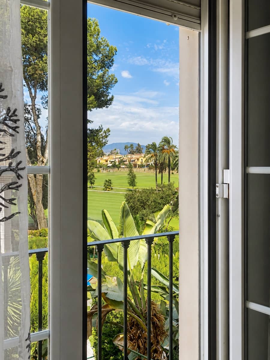 Pareado de 4 habitaciones en Guadalmina en venta con piscina garaje - 750.000 € (Ref: 9262499)