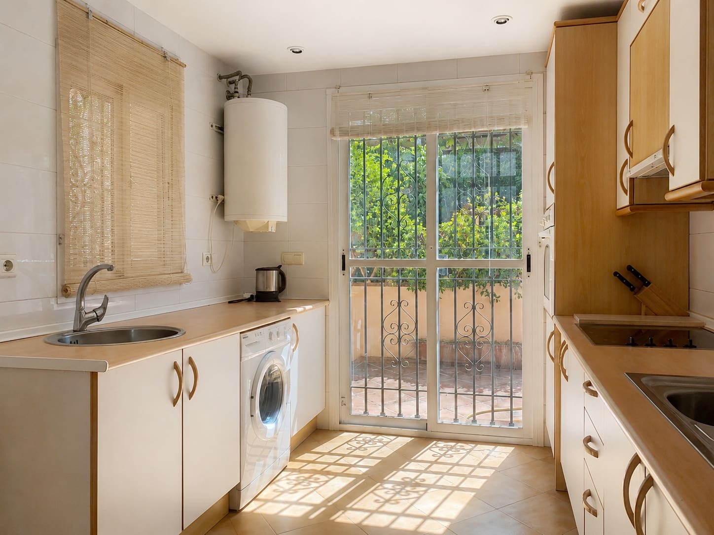 Pareado de 4 habitaciones en Guadalmina en venta con piscina garaje - 750.000 € (Ref: 9262499)