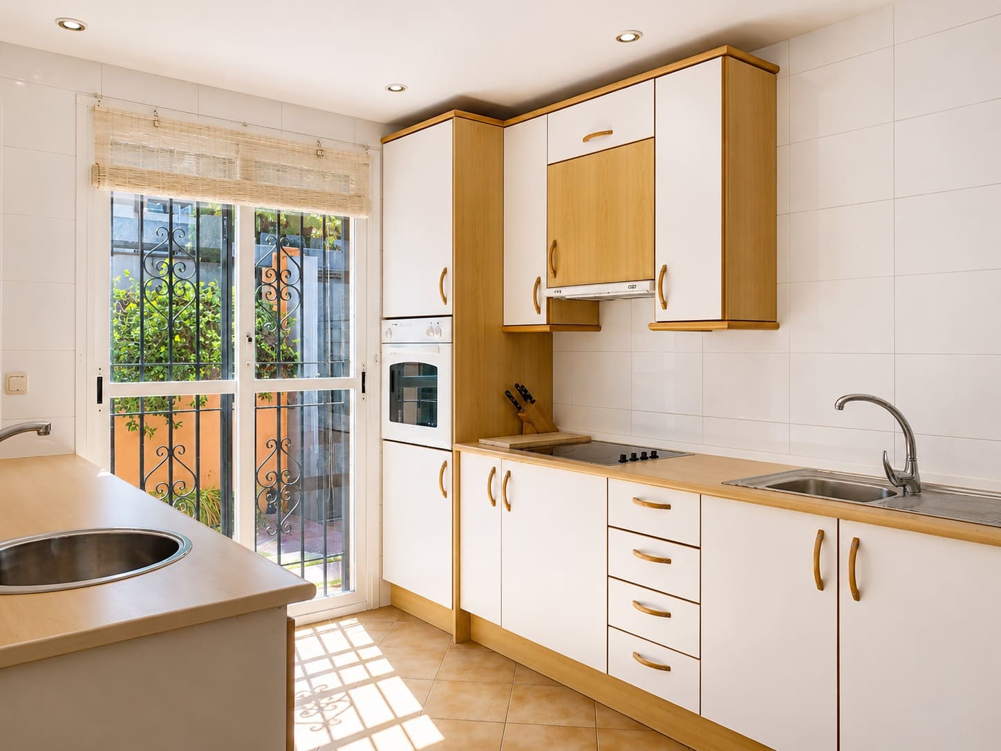 Pareado de 4 habitaciones en Guadalmina en venta con piscina garaje - 750.000 € (Ref: 9262499)