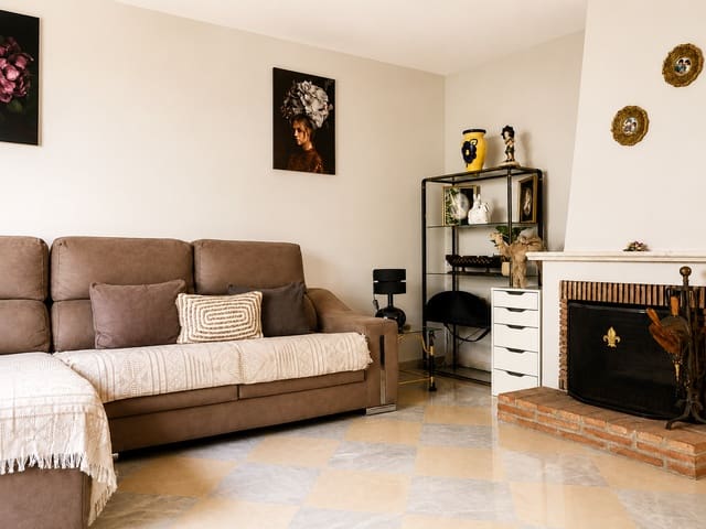 4 slaapkamer Halfvrijstaande villa te koop in Guadalmina Alta, Marbella met zwembad garage - € 750.000 (Ref: 9262499)