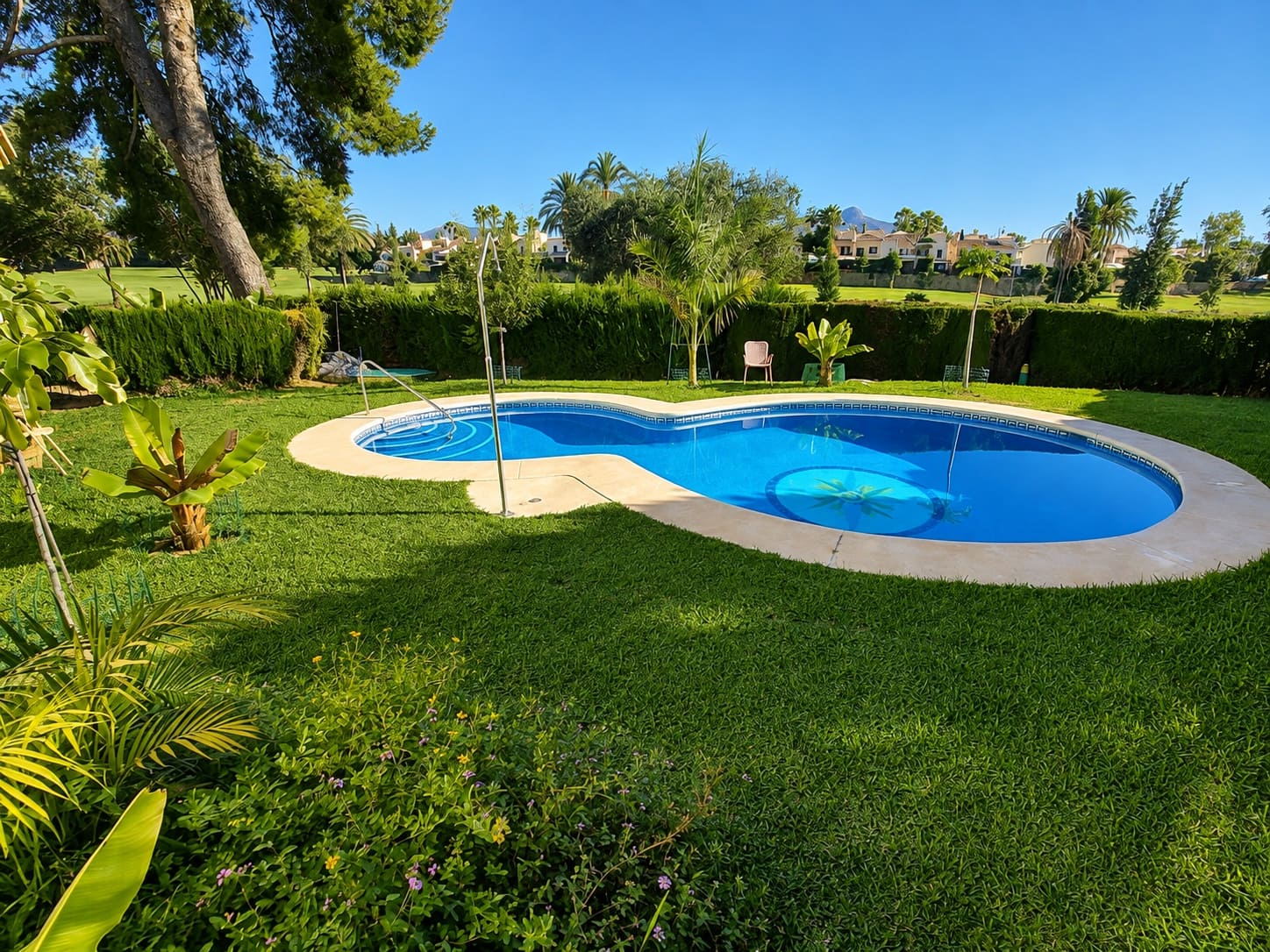 Pareado de 4 habitaciones en Guadalmina en venta con piscina garaje - 750.000 € (Ref: 9262499)