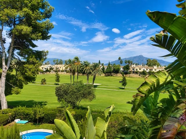 4 slaapkamer Halfvrijstaande villa te koop in Guadalmina Alta, Marbella met zwembad garage - € 750.000 (Ref: 9262499)