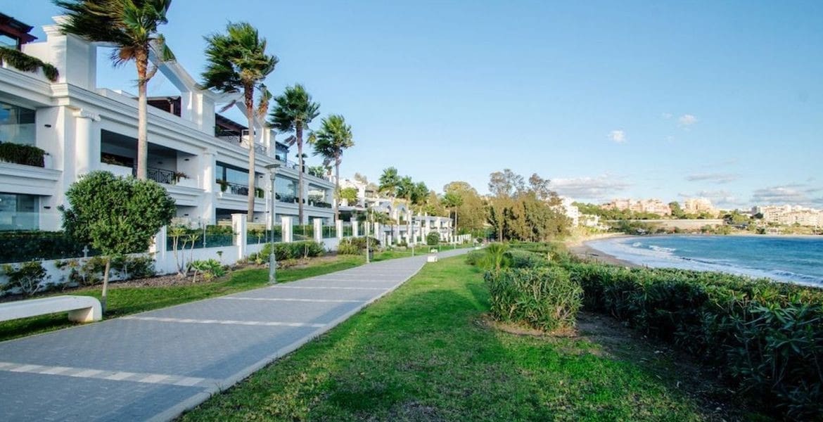 2 quarto Apartamento para venda em Estepona com piscina garagem - 1 250 000 € (Ref: 9297481)