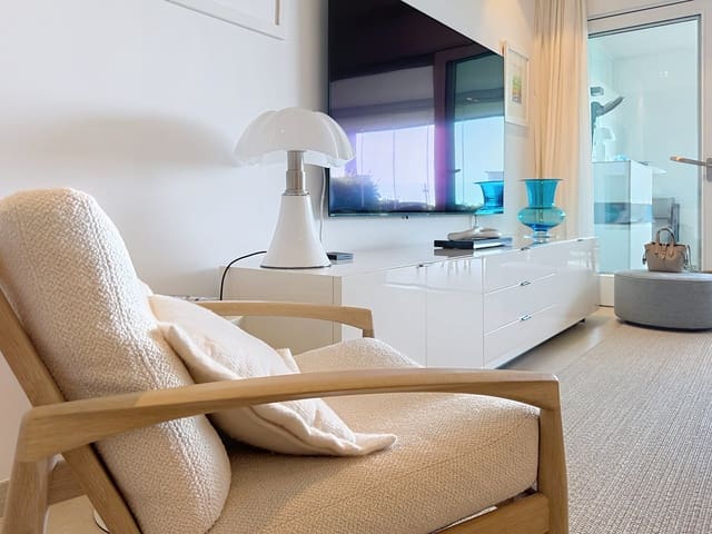 2 bedroom Apartment for sale in Estepona with pool garage - € 1,250,000 (Ref: 9297481)