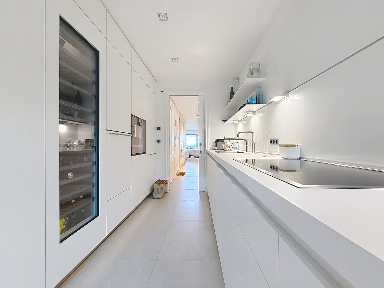 2 slaapkamer Appartement te koop in Estepona met zwembad garage - € 1.295.000 (Ref: 9297481)