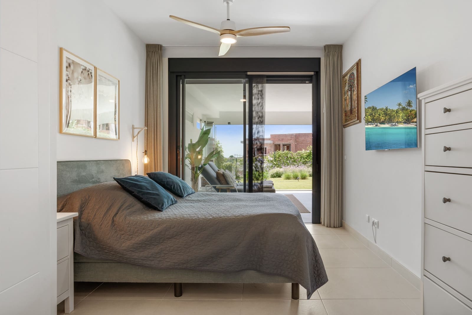 2 bedroom Apartment for sale in Estepona with pool garage - € 495,000 (Ref: 9303383)