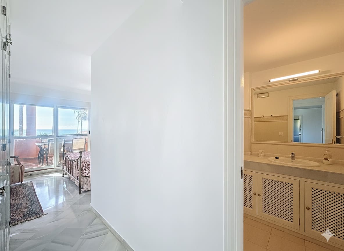 3 bedroom Apartment for sale in Estepona with pool garage - € 495,000 (Ref: 9305128)