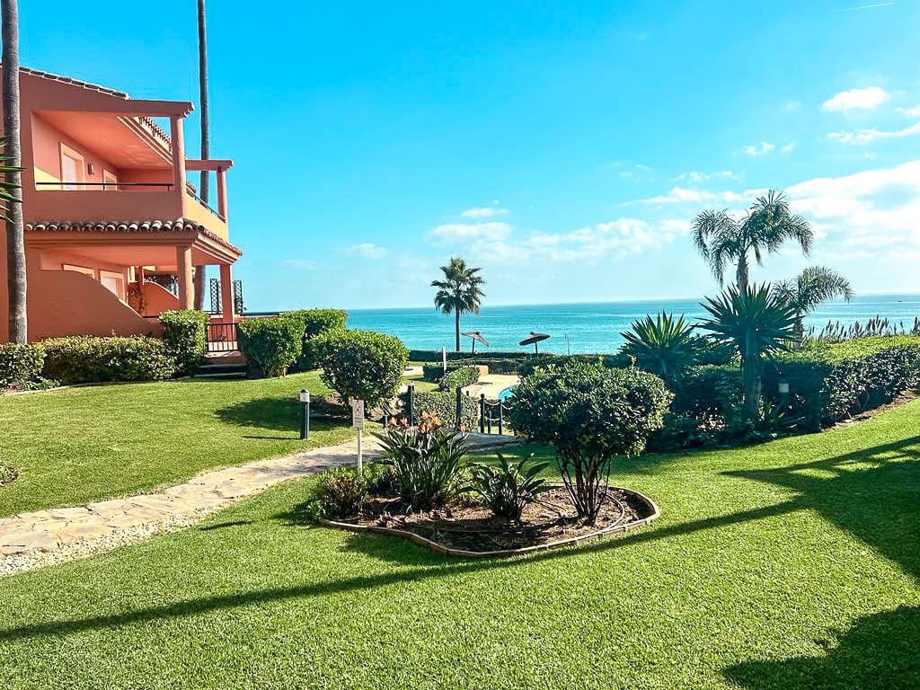 3 bedroom Apartment for sale in Estepona with pool garage - € 495,000 (Ref: 9305128)