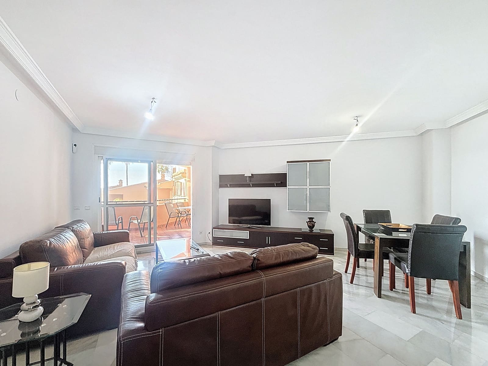 3 bedroom Apartment for sale in Estepona with pool garage - € 495,000 (Ref: 9305128)