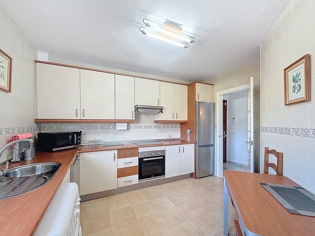 3 bedroom Apartment for sale in Estepona with pool garage - € 495,000 (Ref: 9305128)