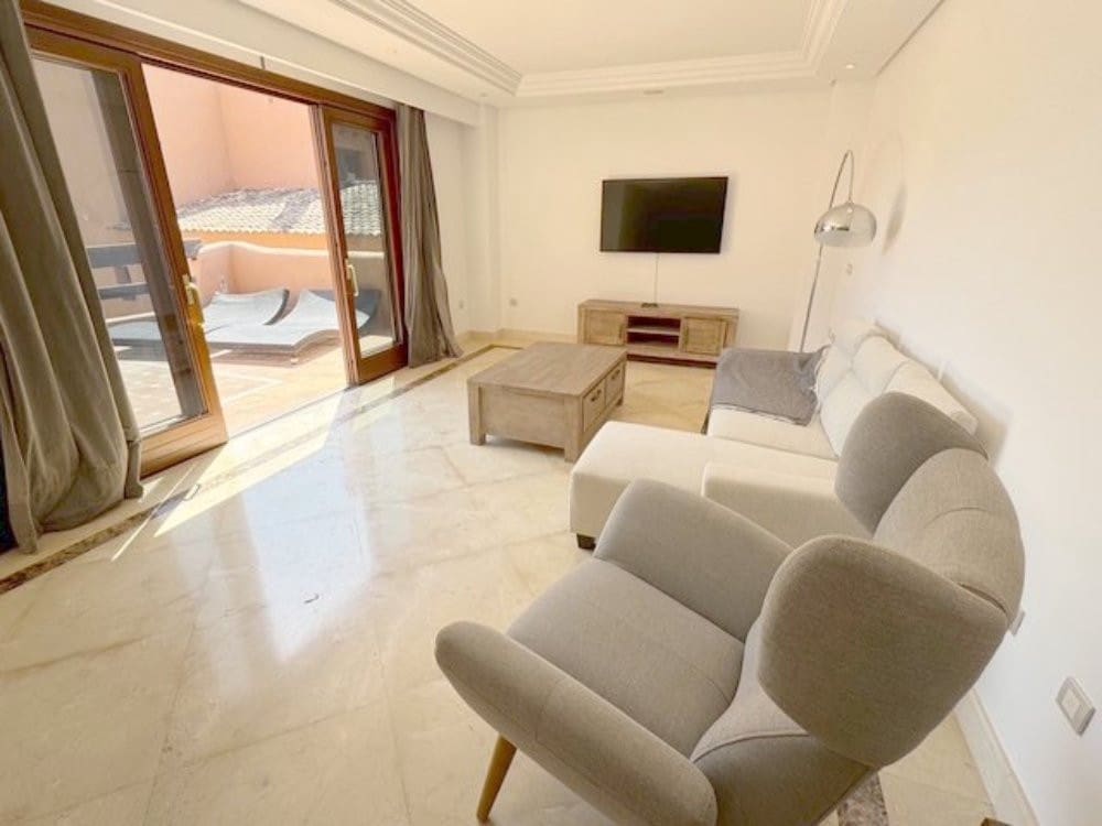 Apartamento de 2 habitaciones en New Golden Mile en venta con piscina garaje - 605.000 € (Ref: 9310818)