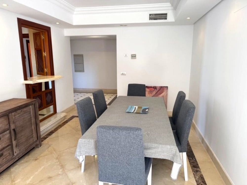 Apartamento de 2 habitaciones en New Golden Mile en venta con piscina garaje - 605.000 € (Ref: 9310818)