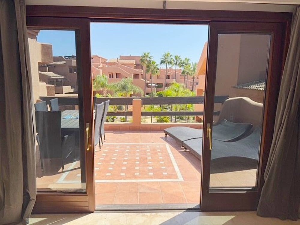 Apartamento de 2 habitaciones en New Golden Mile en venta con piscina garaje - 605.000 € (Ref: 9310818)