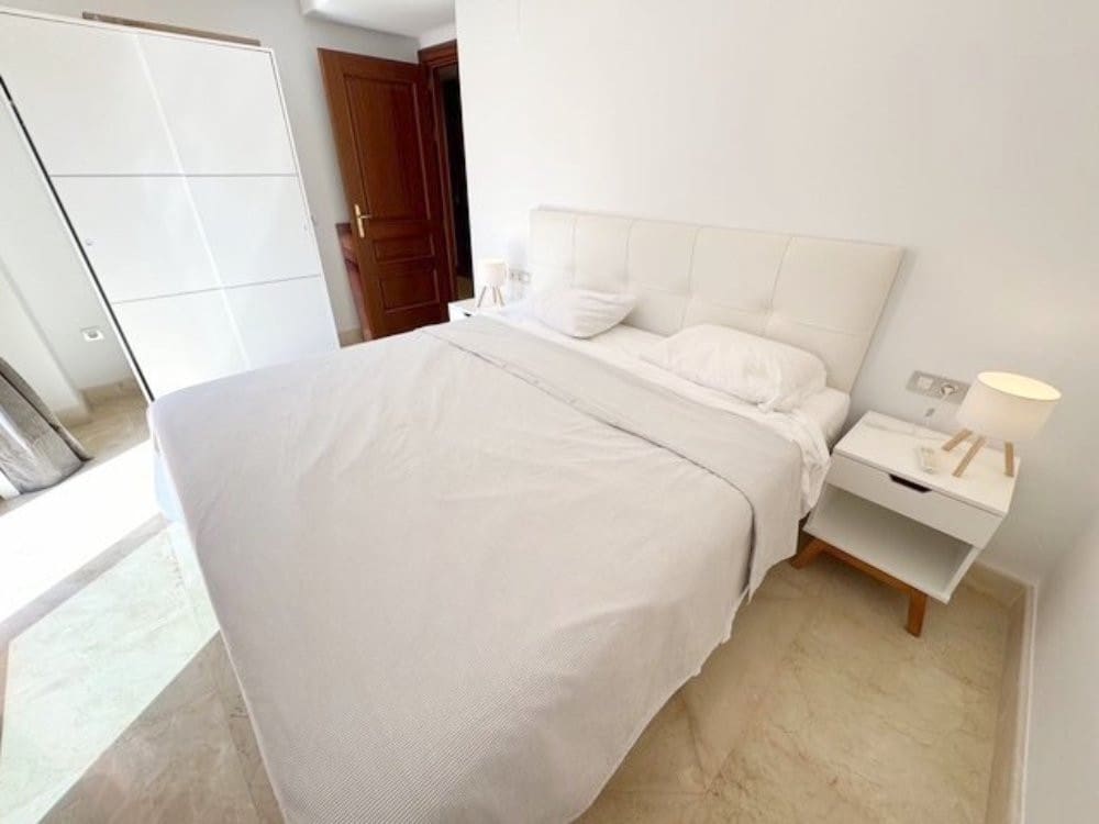 Apartamento de 2 habitaciones en New Golden Mile en venta con piscina garaje - 605.000 € (Ref: 9310818)