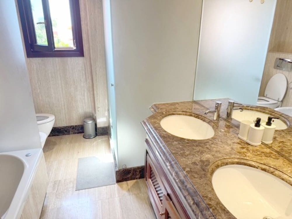 Apartamento de 2 habitaciones en New Golden Mile en venta con piscina garaje - 605.000 € (Ref: 9310818)