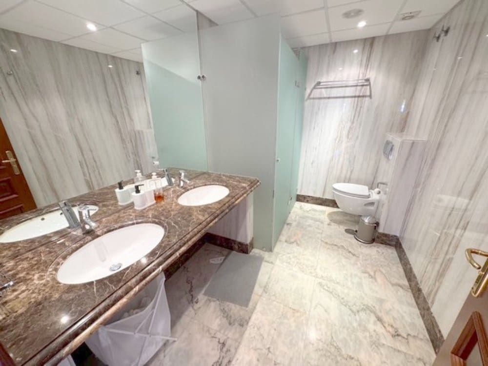 Apartamento de 2 habitaciones en New Golden Mile en venta con piscina garaje - 605.000 € (Ref: 9310818)