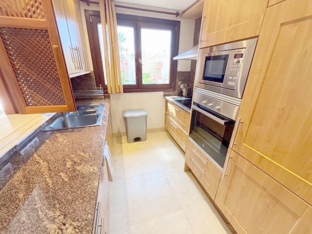 Apartamento de 2 habitaciones en New Golden Mile, Estepona en venta con piscina garaje - 495.000 € (Ref: 9310818)