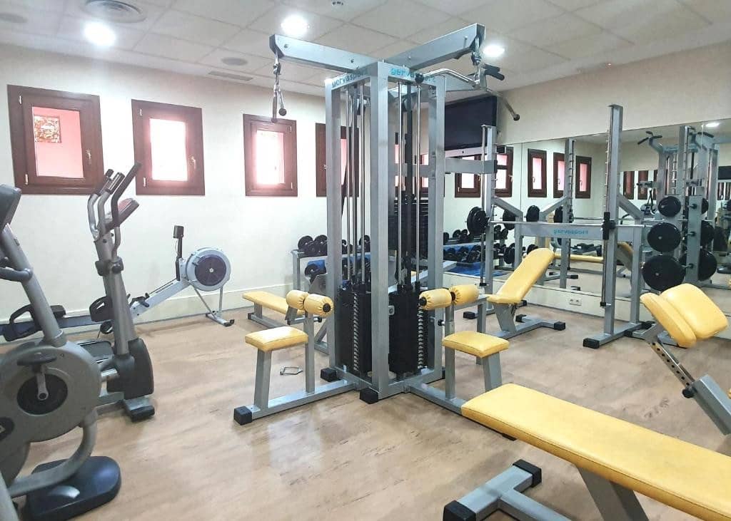 Apartamento de 2 habitaciones en New Golden Mile en venta con piscina garaje - 605.000 € (Ref: 9310818)