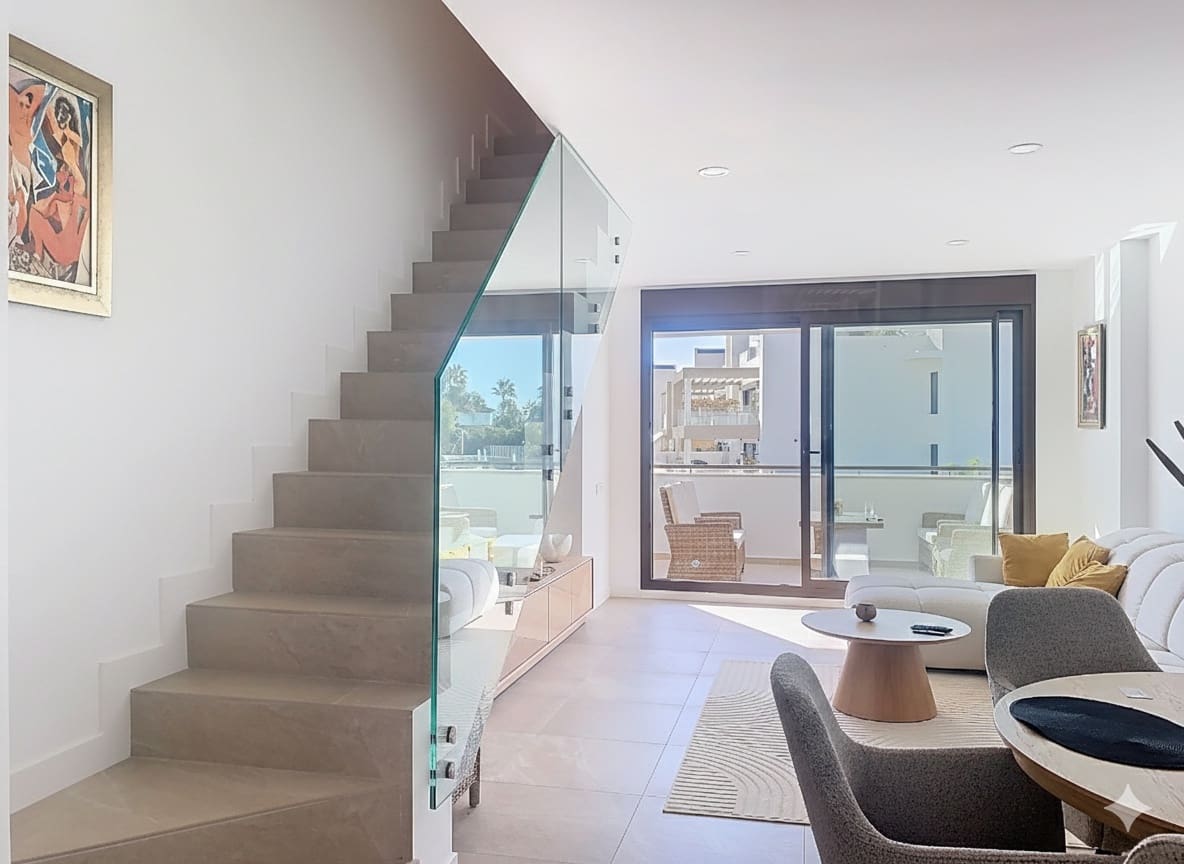 3 Zimmer Penthouse zu verkaufen in Estepona mit Pool Garage - 899.000 € (Ref: 9334787)