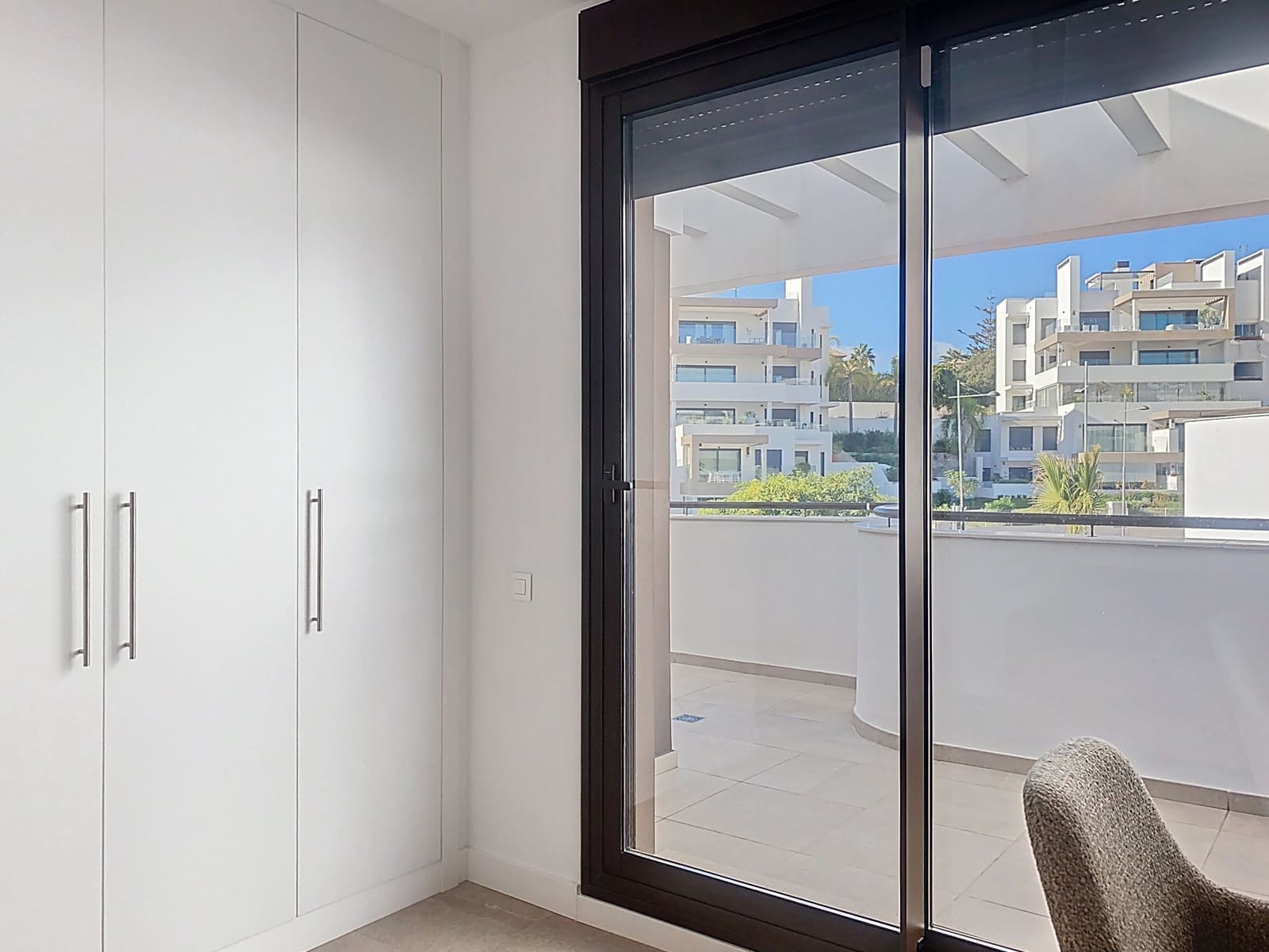 3 Zimmer Penthouse zu verkaufen in Estepona mit Pool Garage - 899.000 € (Ref: 9334787)