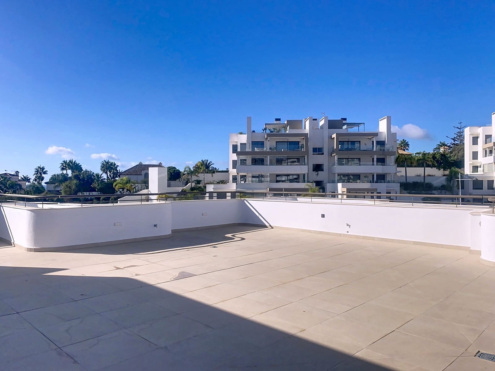 3 Zimmer Penthouse zu verkaufen in Estepona mit Pool Garage - 899.000 € (Ref: 9334787)