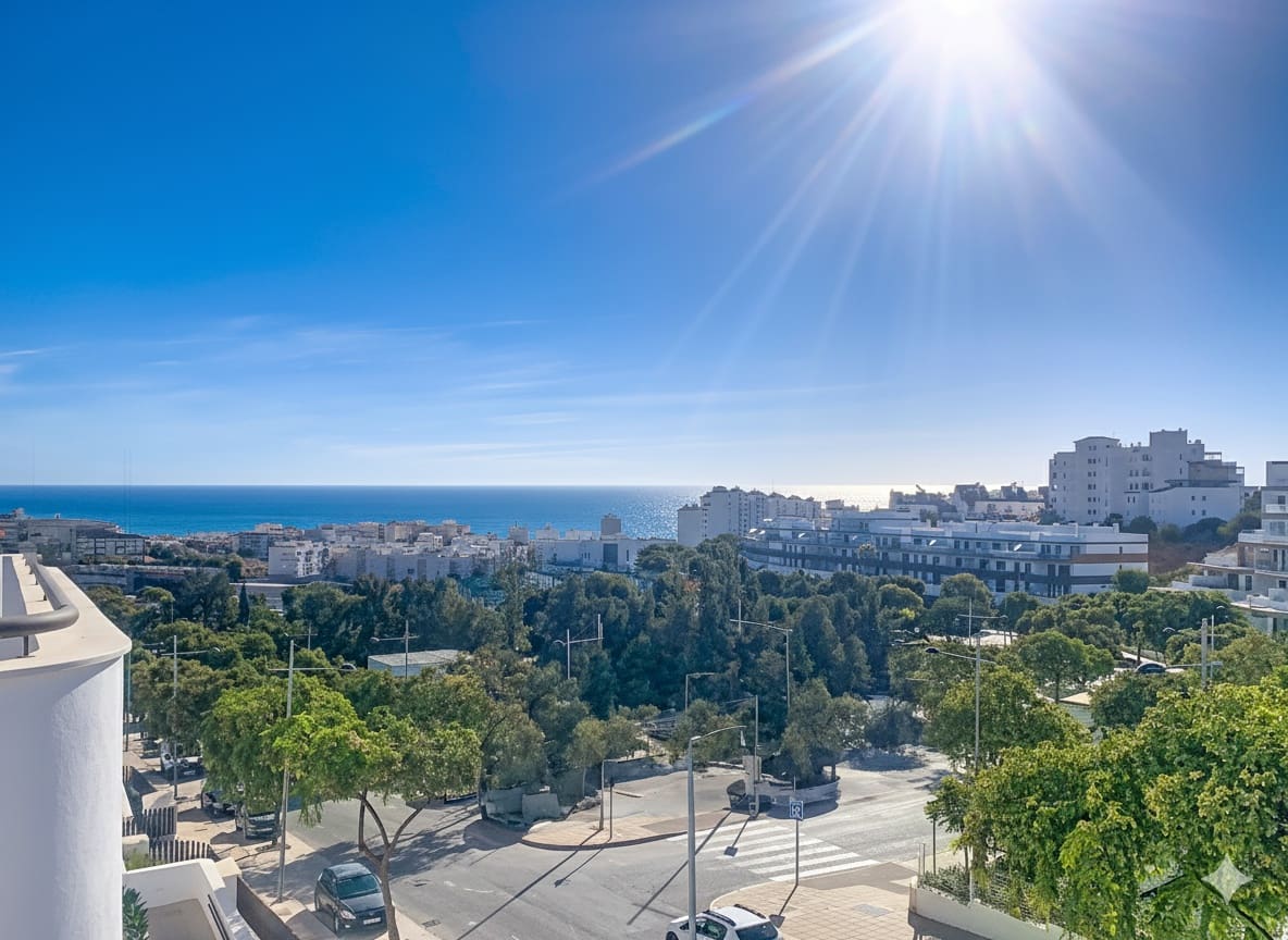 3 quarto Penthouse para venda em Estepona com piscina garagem - 759 000 € (Ref: 9334787)