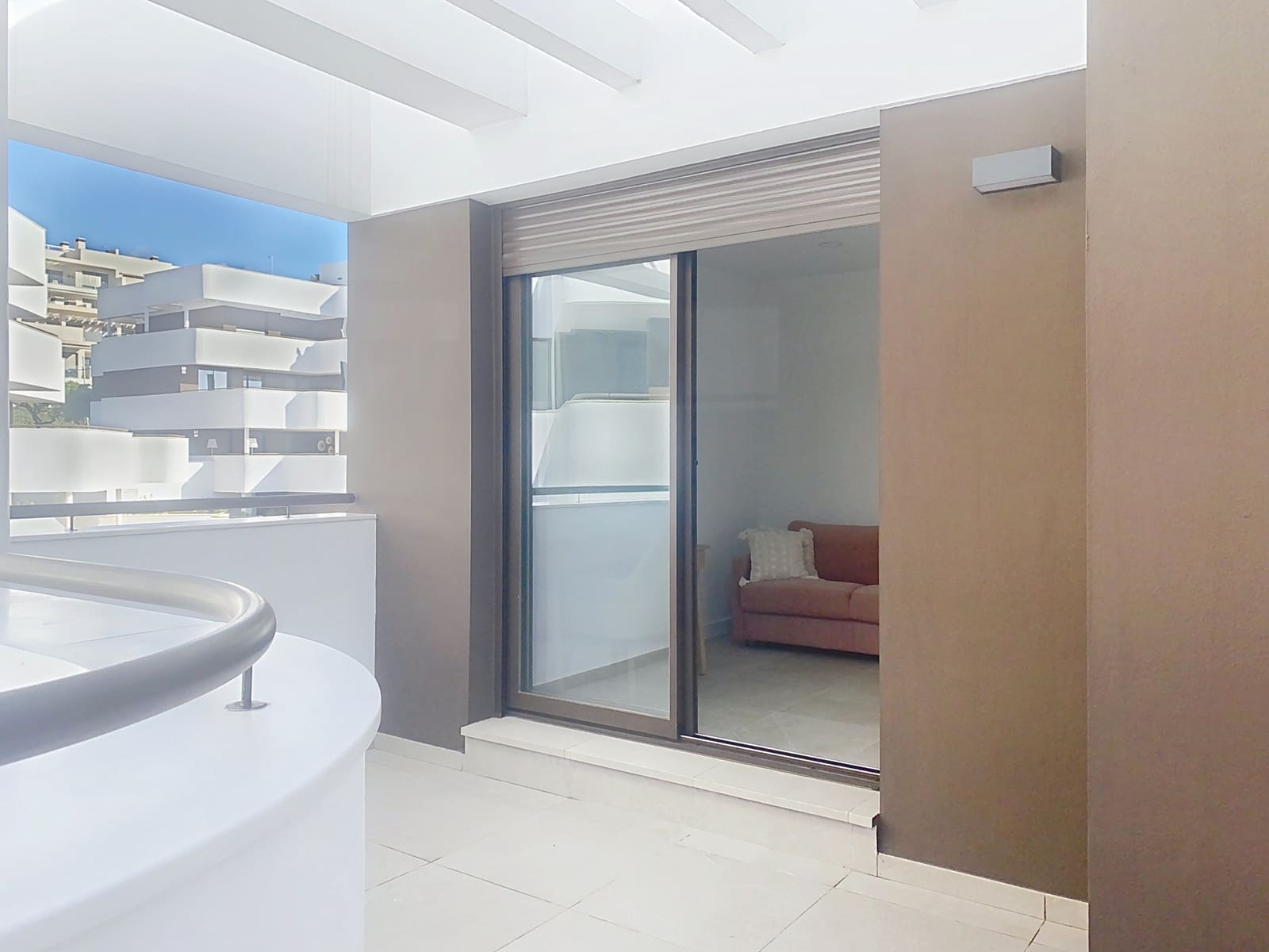 3 quarto Penthouse para venda em Estepona com piscina garagem - 759 000 € (Ref: 9334787)