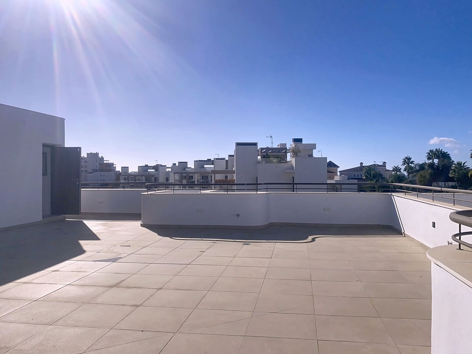 3 quarto Penthouse para venda em Estepona com piscina garagem - 759 000 € (Ref: 9334787)