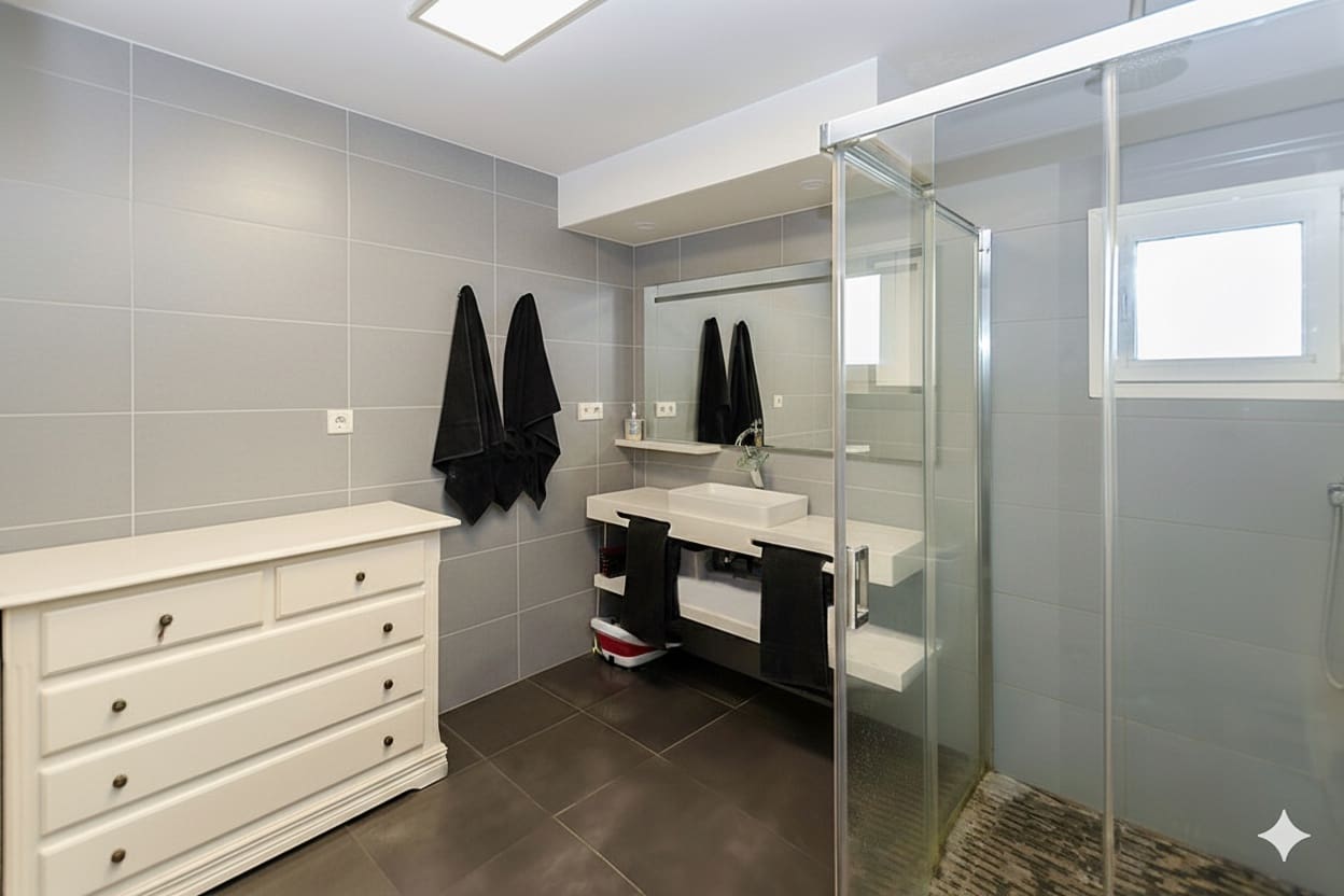3 sypialnia Penthouse na sprzedaż w Puerto Banus z basenem garażem - 1 197 000 € (Ref: 9349282)