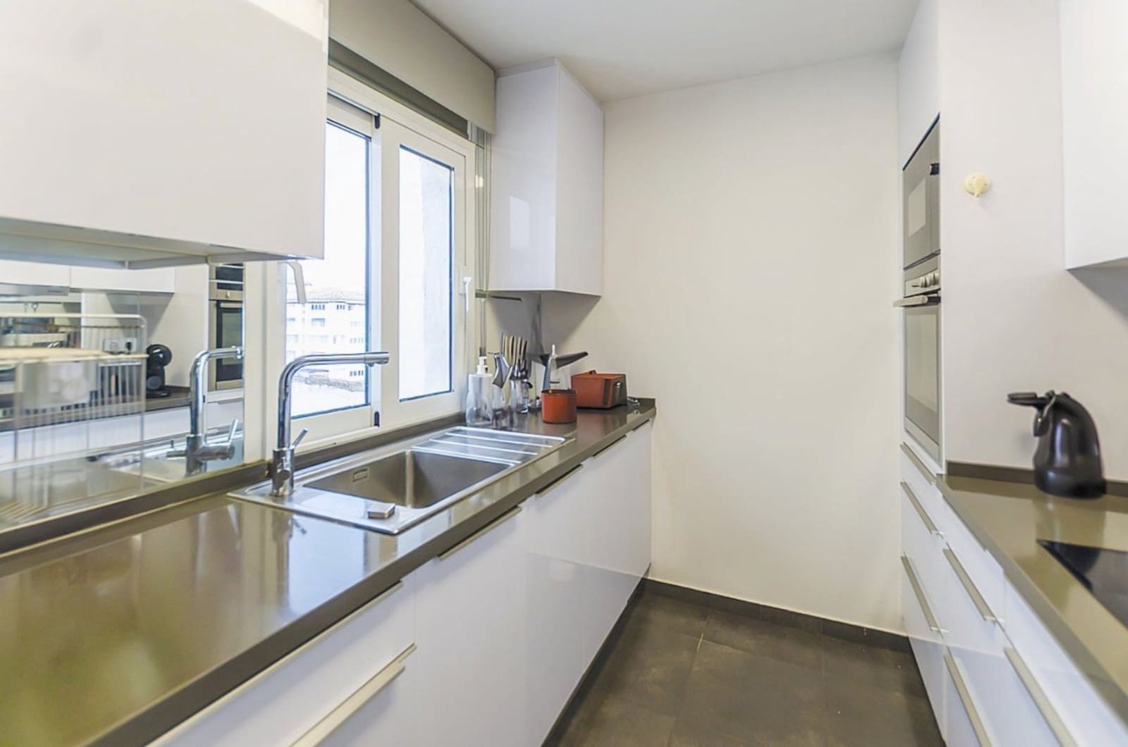 3 sypialnia Penthouse na sprzedaż w Puerto Banus z basenem garażem - 1 197 000 € (Ref: 9349282)
