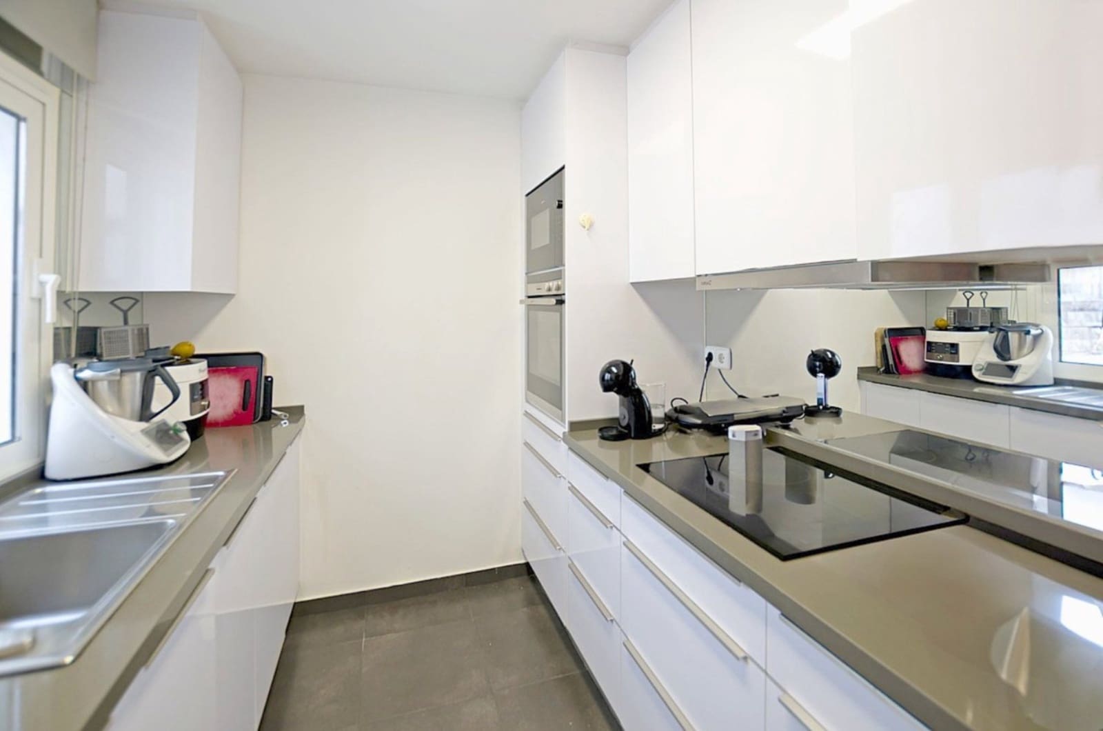 3 sypialnia Penthouse na sprzedaż w Puerto Banus z basenem garażem - 1 197 000 € (Ref: 9349282)