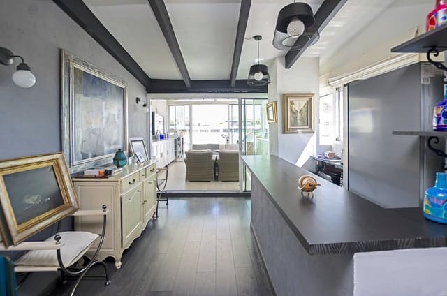 3 sypialnia Penthouse na sprzedaż w Puerto Banus, Marbella z basenem garażem - 1 197 000 € (Ref: 9349282)