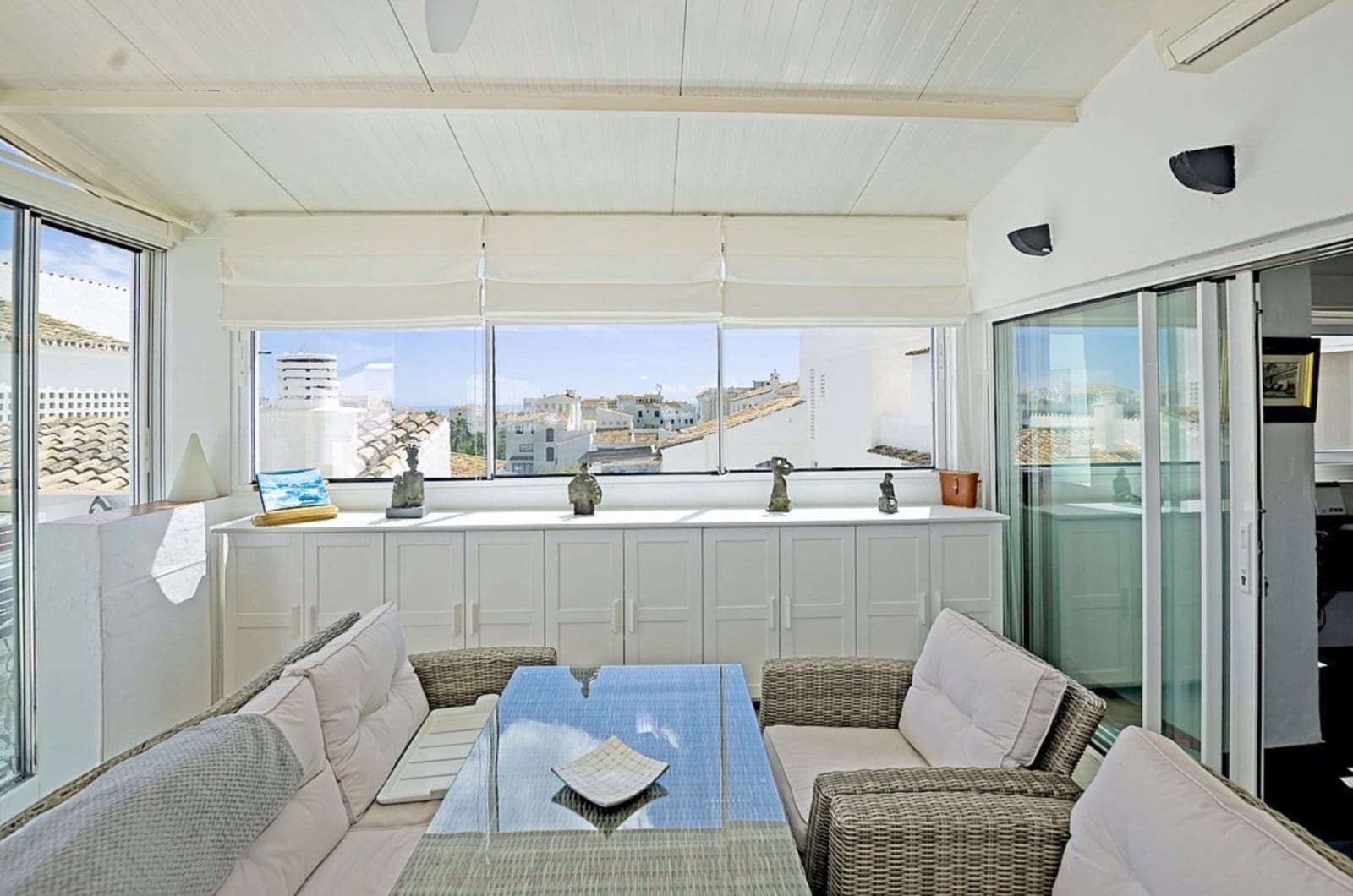 3 sypialnia Penthouse na sprzedaż w Puerto Banus z basenem garażem - 1 197 000 € (Ref: 9349282)