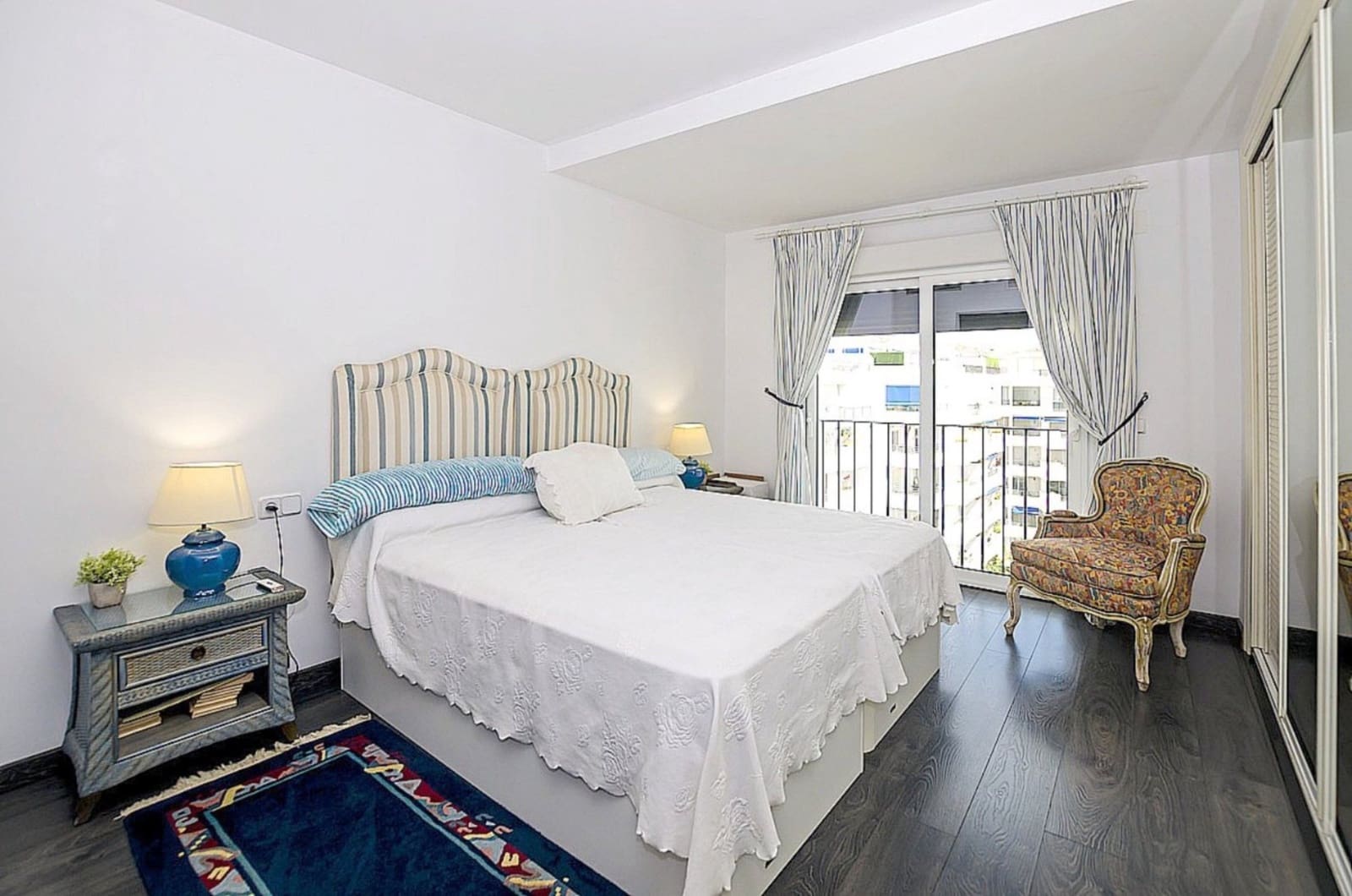 3 sypialnia Penthouse na sprzedaż w Puerto Banus z basenem garażem - 1 197 000 € (Ref: 9349282)