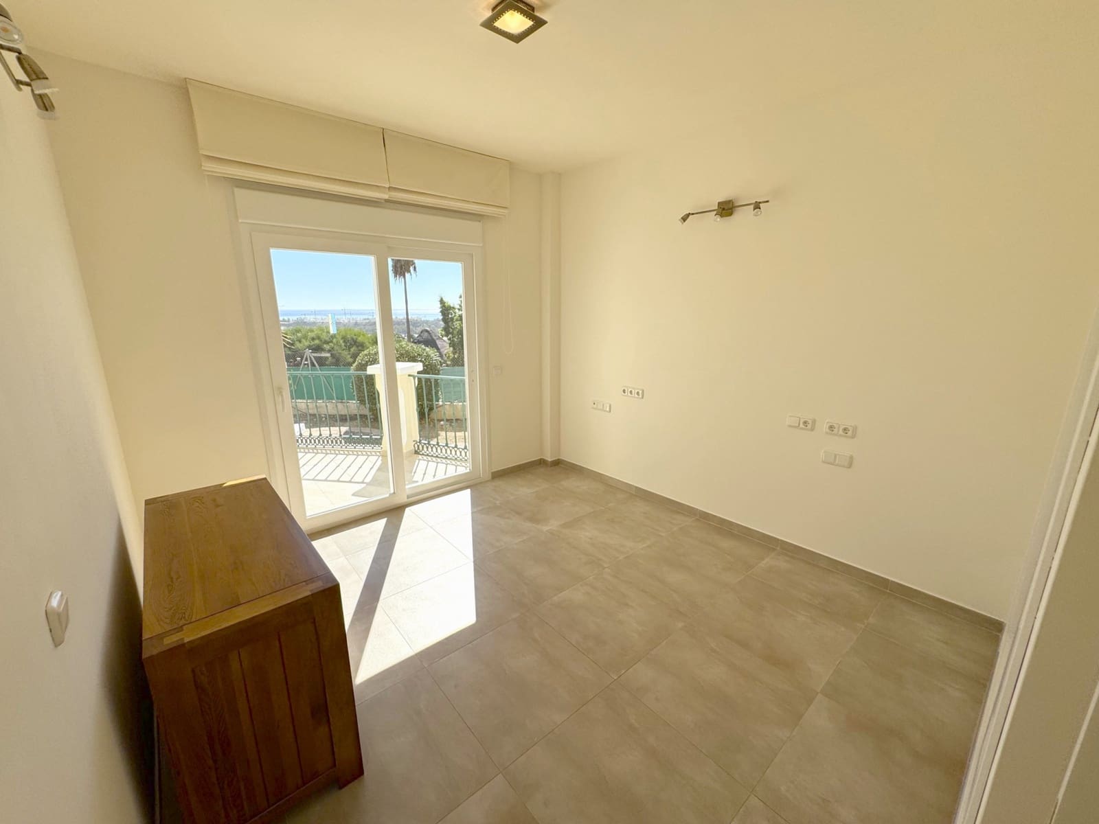 5 bedroom Villa for sale in Estepona with garage - € 1,395,000 (Ref: 9349283)