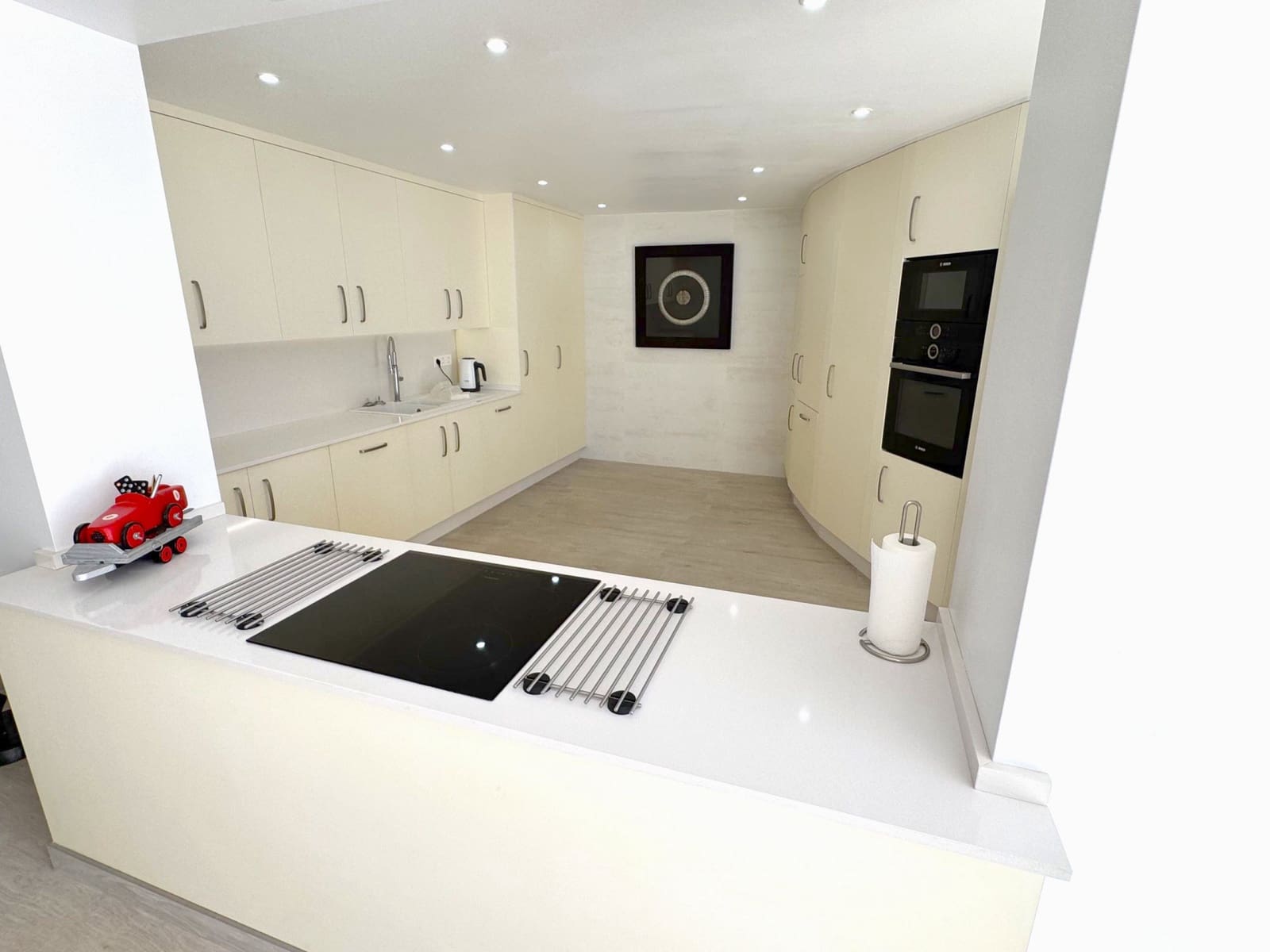 5 bedroom Villa for sale in Estepona with garage - € 1,395,000 (Ref: 9349283)