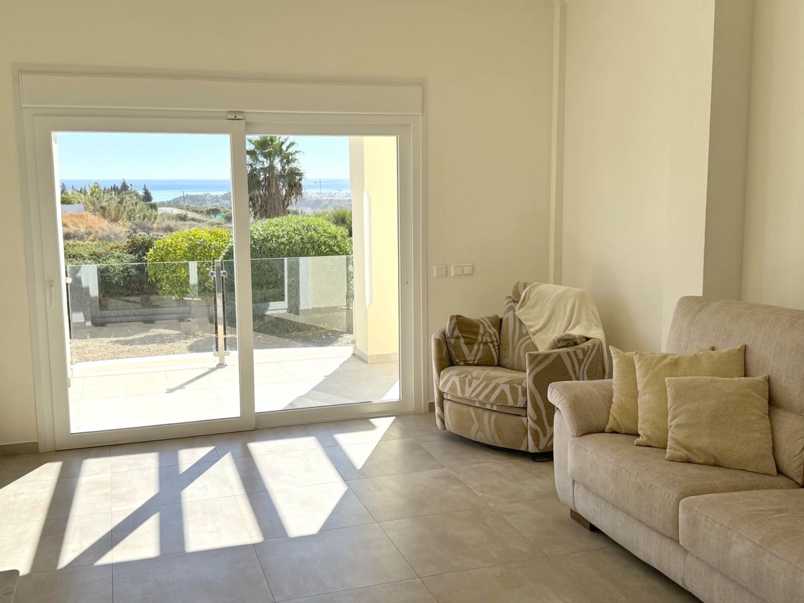 5 bedroom Villa for sale in Estepona with garage - € 1,395,000 (Ref: 9349283)